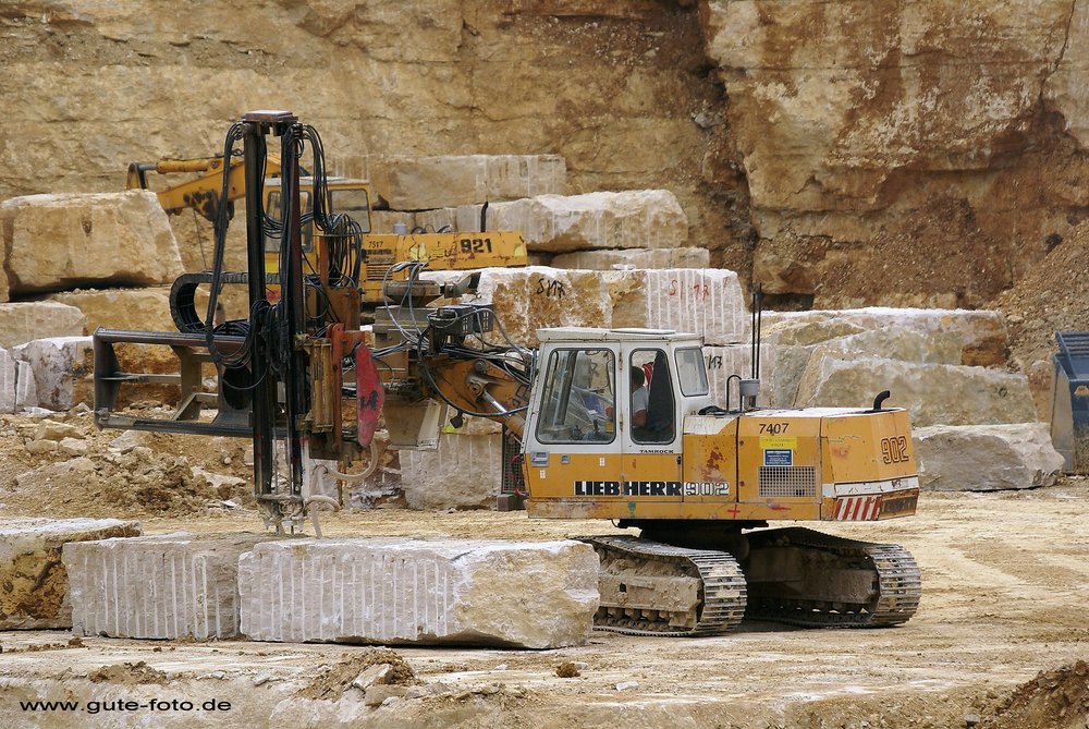 LIEBHERR-902.jpg