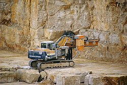 KOMATSU-PC-240-NLC-1.JPG