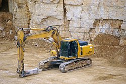 KOMATSU-PC-240-NLC-2.JPG