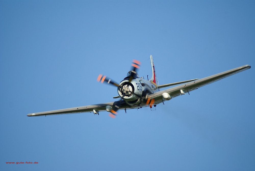 Douglas AD-4N Skyraider-1.jpg