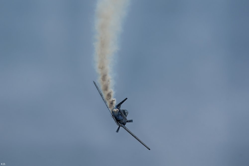 North American T-28C - Trojan beim Angriff.jpg