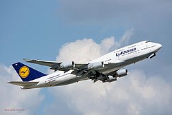 Lufthansa D-ABVR.jpg
