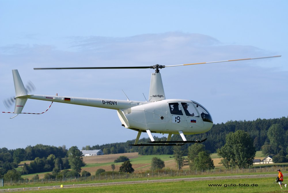 Robinson R44 - D-HOVY.jpg