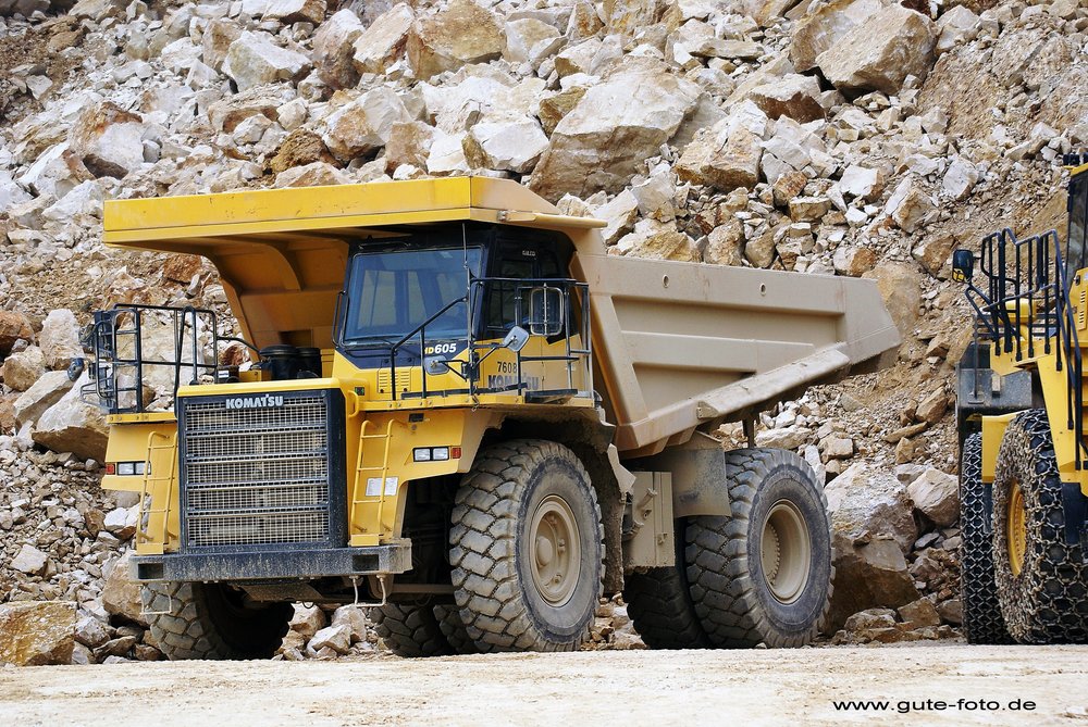 KOMATSU-HD-605-4.jpg
