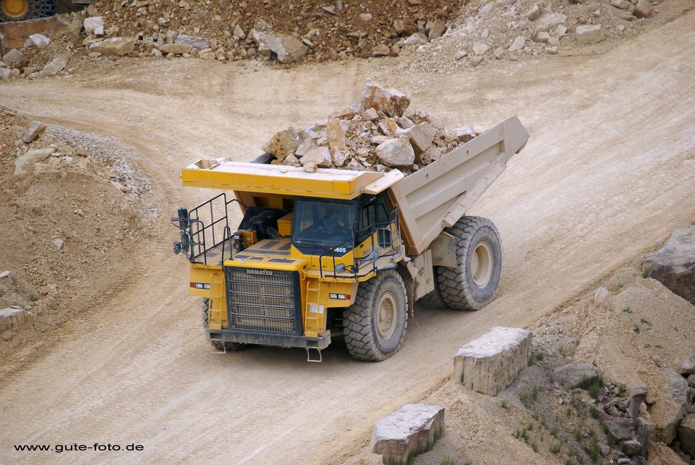 KOMATSU-HD-605-5.jpg