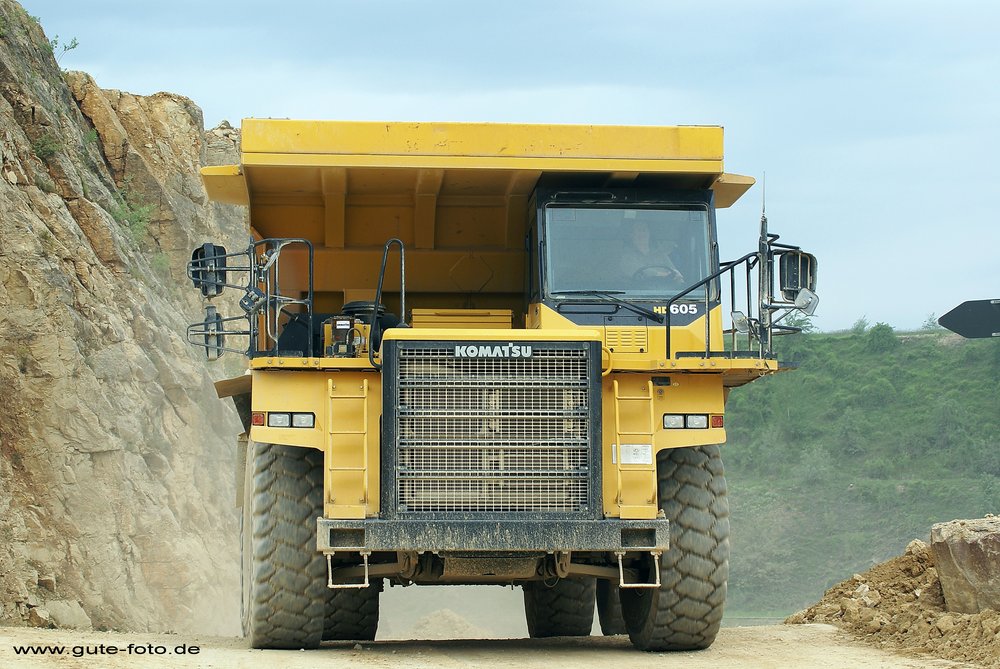 KOMATSU-HD-605.jpg