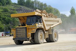 KOMATSU-HD-605-2.JPG