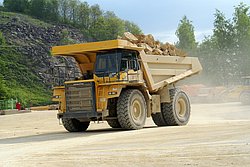 KOMATSU-HD-605-3.JPG