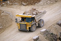KOMATSU-HD-605-5.JPG