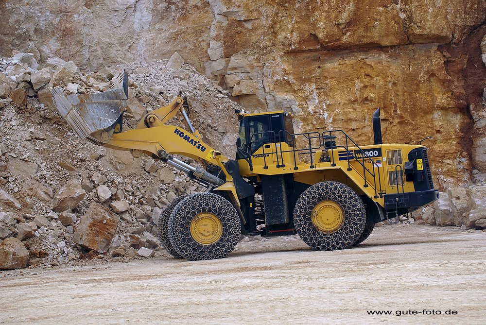 KOMATSU-WA-600.jpg