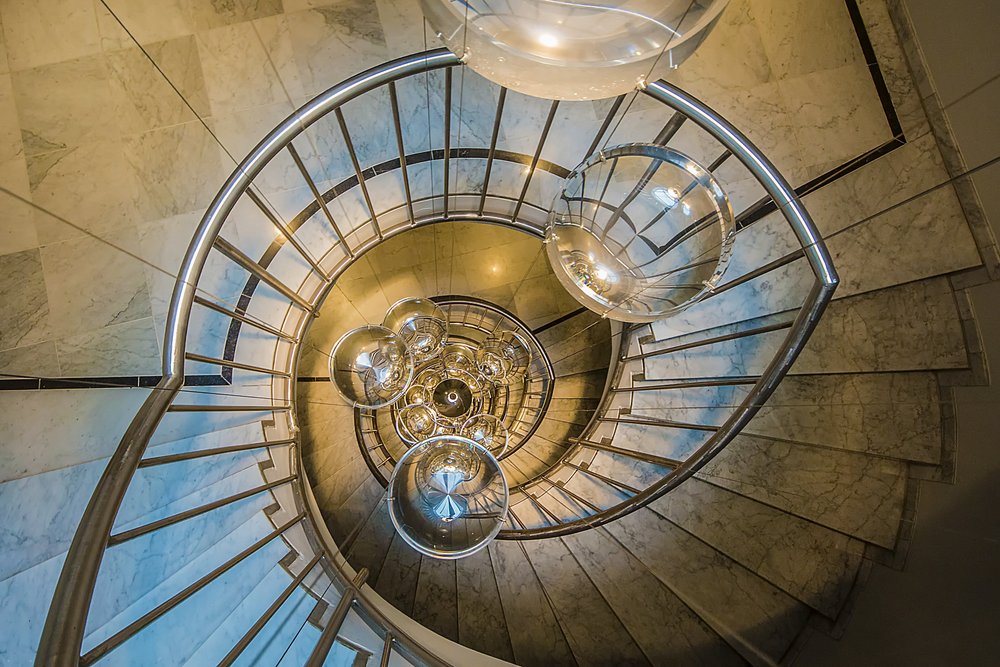 Annahme-Landesfotoschau-2017 -Treppenaufgang mit Lichtern.jpg